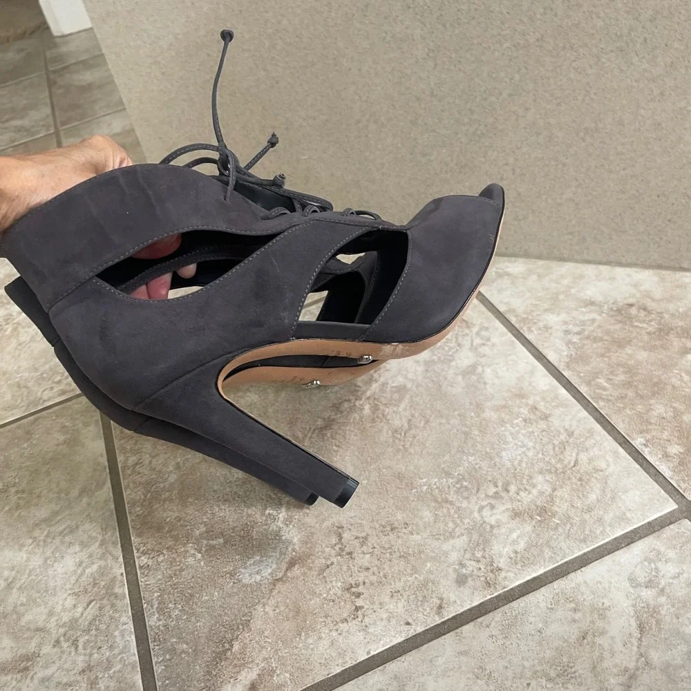 Schutz‎ Dark Gray Suede Lace Up Peep Toe Ankle Boot Heels Size 10B used 1x only!